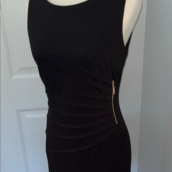 Elegant Black Sleeveless Dress Gold Zipper Knee Length Size 6 - Picture 2 of 8